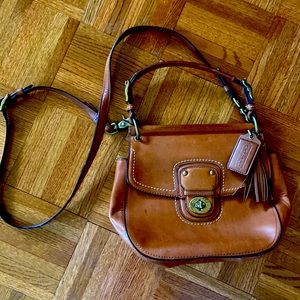 Vintage Coach Purse Handbag Funky lining lots of pockets and detachable strap.